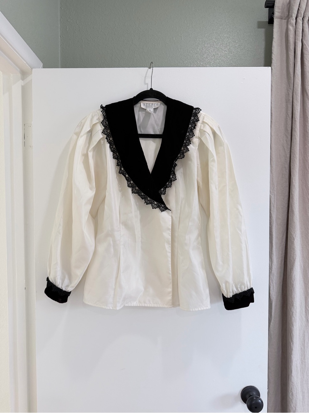 Vintage 80s Studio Michelle Stuart Ivory Blouse Black Velvet Lace Collar Sz 6 M